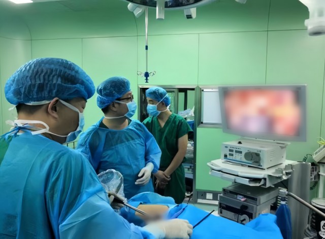 0638089938440791.png 市骨科医院胸外科成功完成一例特殊的腔镜下肺部手术.png