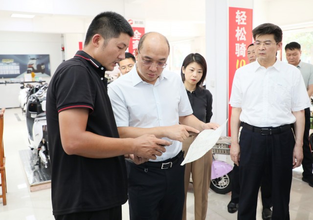 专题调研市公安局电动自行车上牌管理工作.jpg