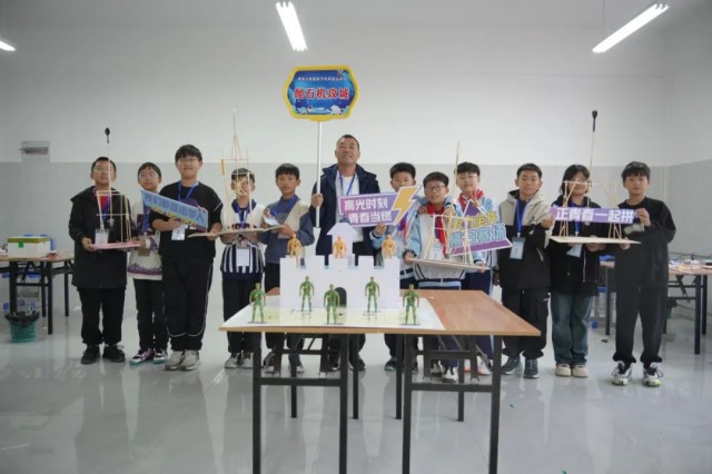 我市首届青少年科技运动会成功举办.jpg