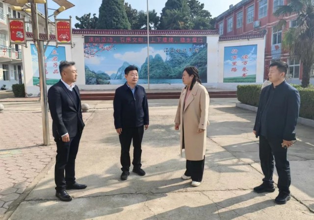 西城区领导带队调研全区重点工作.jpg