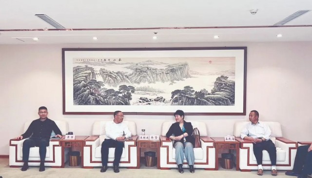西城区领导会见北京客商.jpg