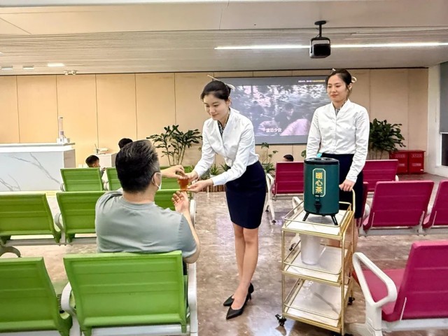 市二院打造“花式納涼”避暑區(qū).jpg