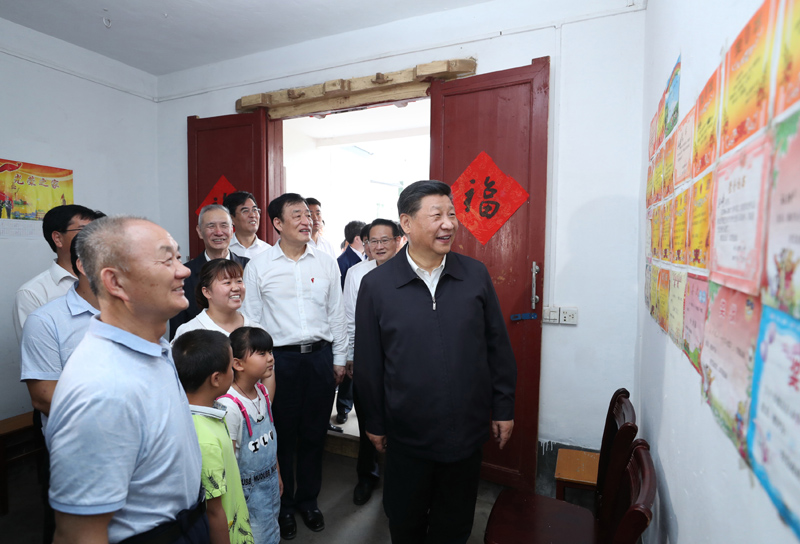 2019年5月20日，習近平總書記在江西省贛州市于都縣梓山鎮(zhèn)潭頭村看望村民孫觀發(fā)一家人。