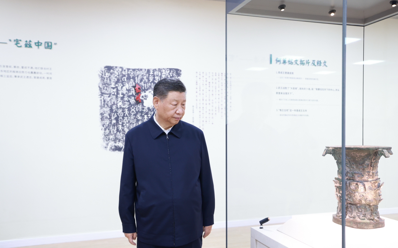 2024年9月10日，習(xí)近平總書(shū)記在前往甘肅考察途中，來(lái)到陜西寶雞參觀寶雞青銅器博物院。
