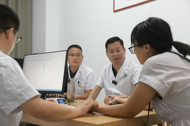 0922321107078754.jpg 尹东亚.jpg