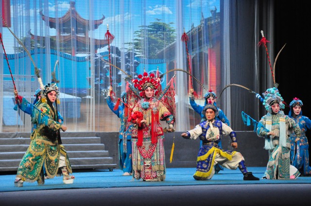 一場(chǎng)精彩紛呈的豫劇盛宴(分離圖)微信圖片(2889821)-20250918085102.jpg