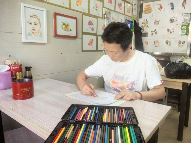5——安亞平：熱愛煙火味，更難舍丹青(分(2913046)-20251010085156.jpg