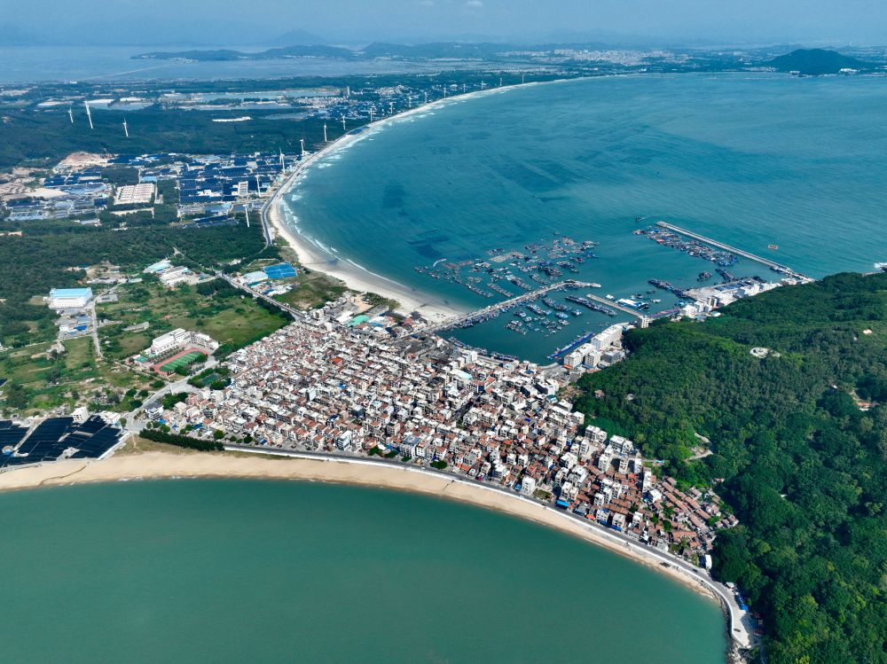 這是2024年10月16日拍攝的福建省漳州市東山縣澳角村（無人機(jī)照片）。新華社記者姜克紅攝