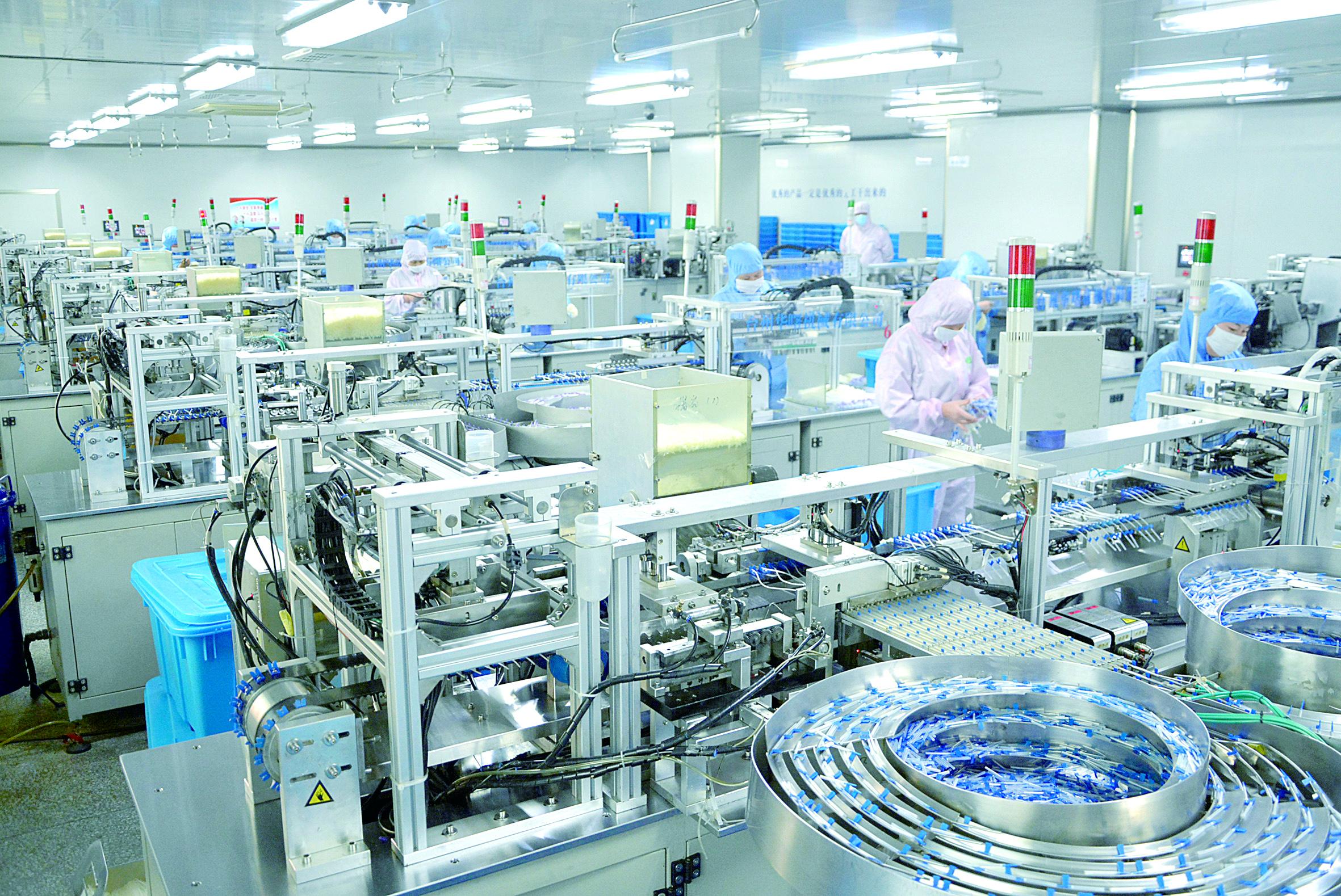 医疗器械产业做大做强，荣获“医疗器械产业示范先导区”。图为曙光健士集团全自动化生产线.JPG