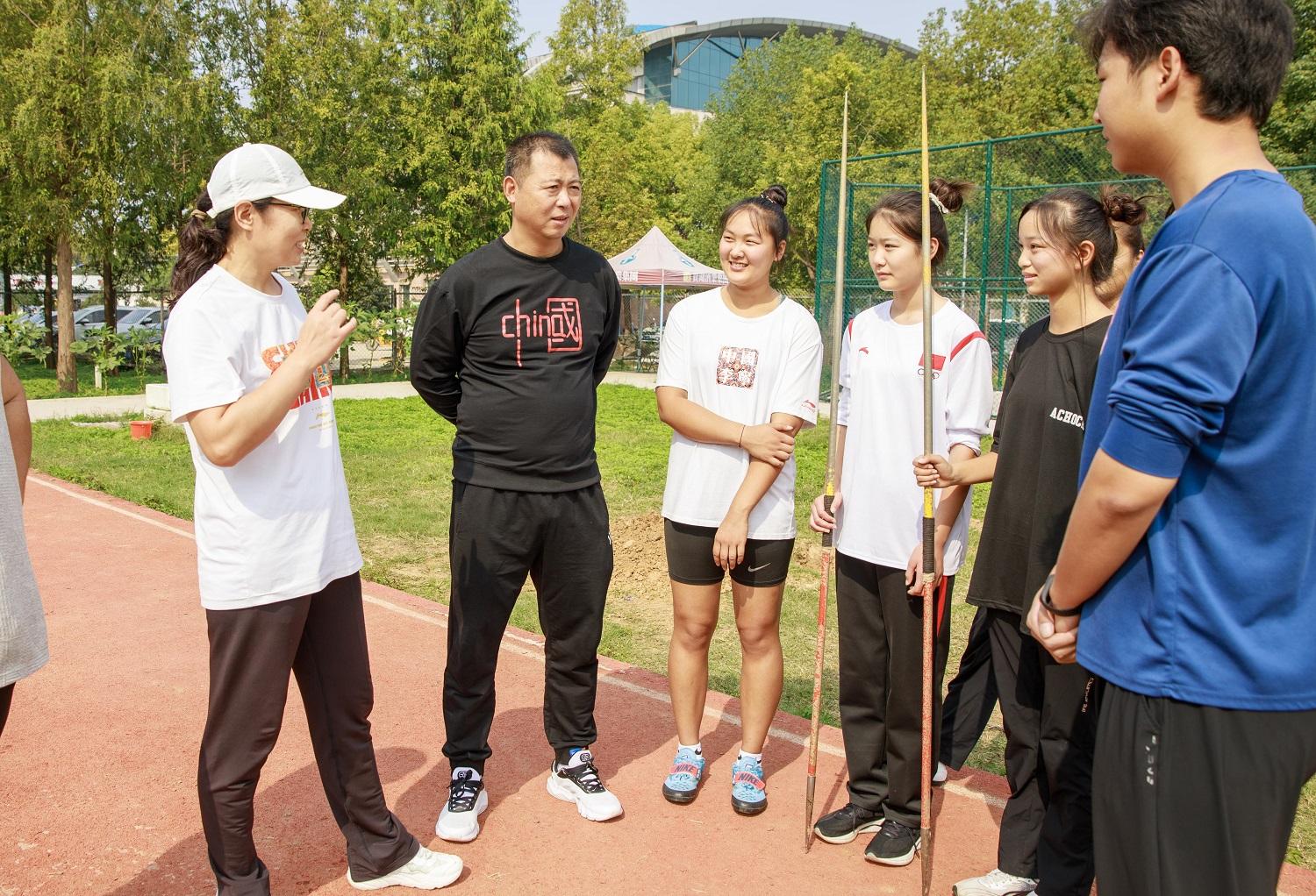 1031198204651114.jpg 5版---甘当运动员成长“铺路石”(1)-20231016102513.jpg