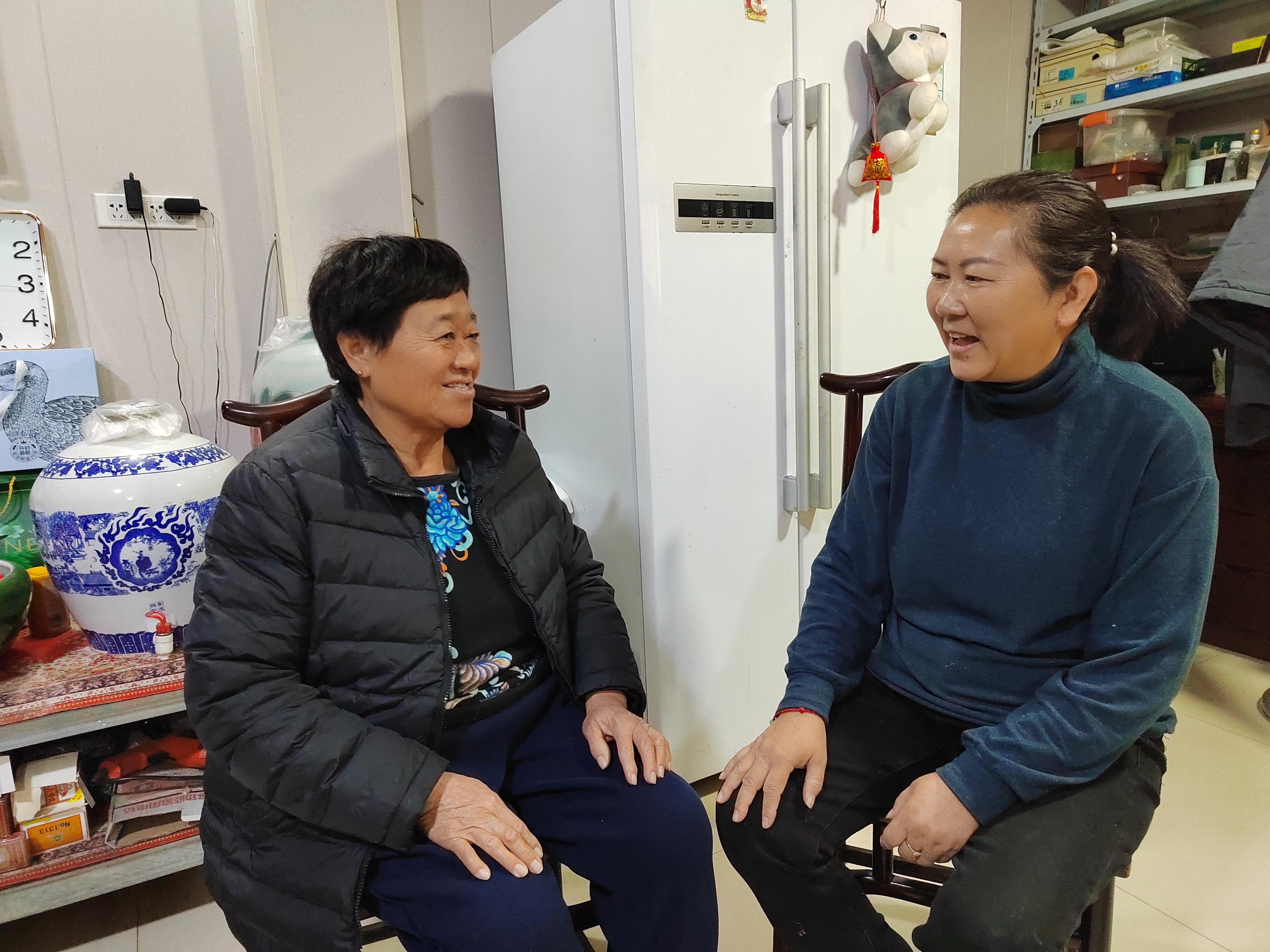 5—— 一对好邻居 亲如一家人.jpg