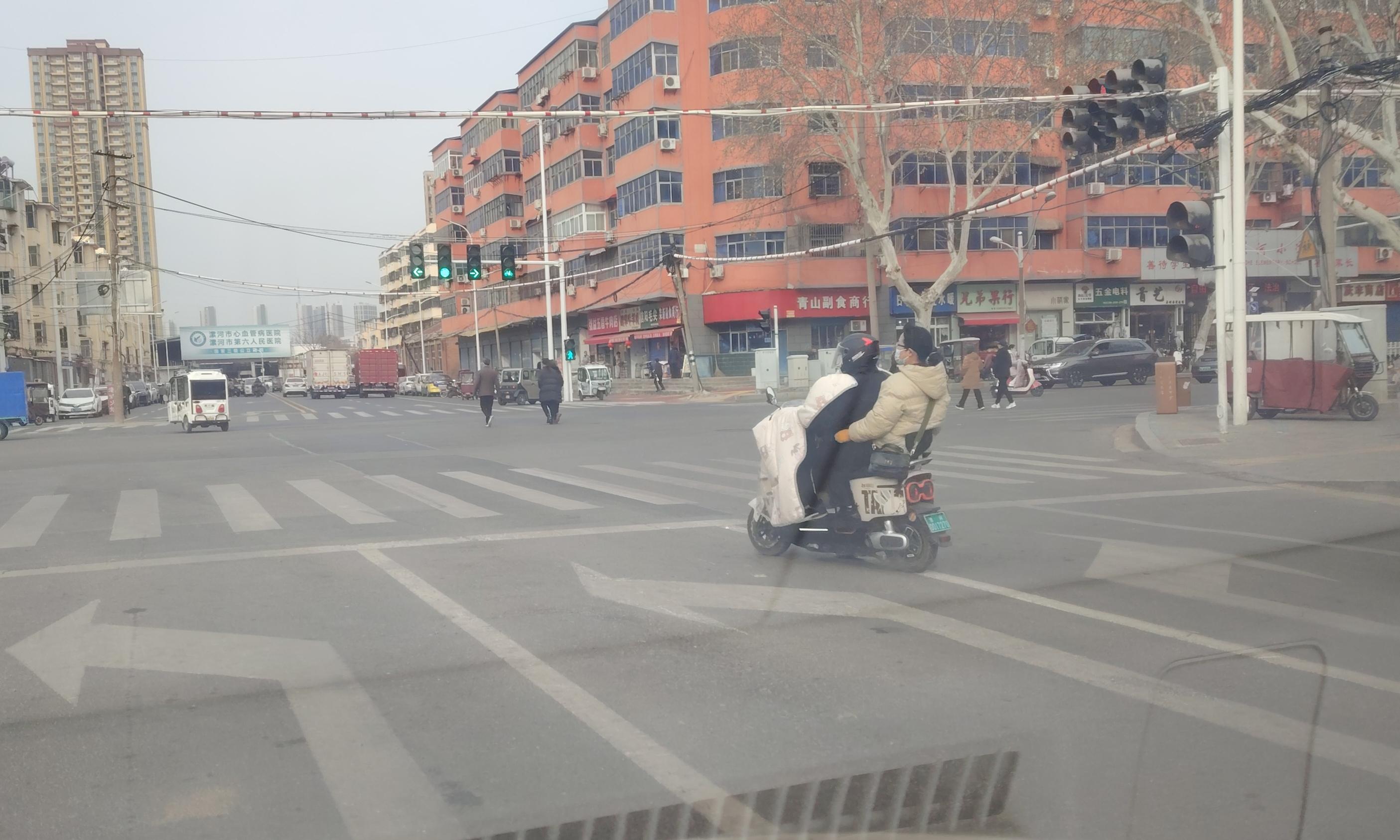 3——市区双汇路与解放路交叉口：_绿灯时(2645848)-20250219091707.jpg