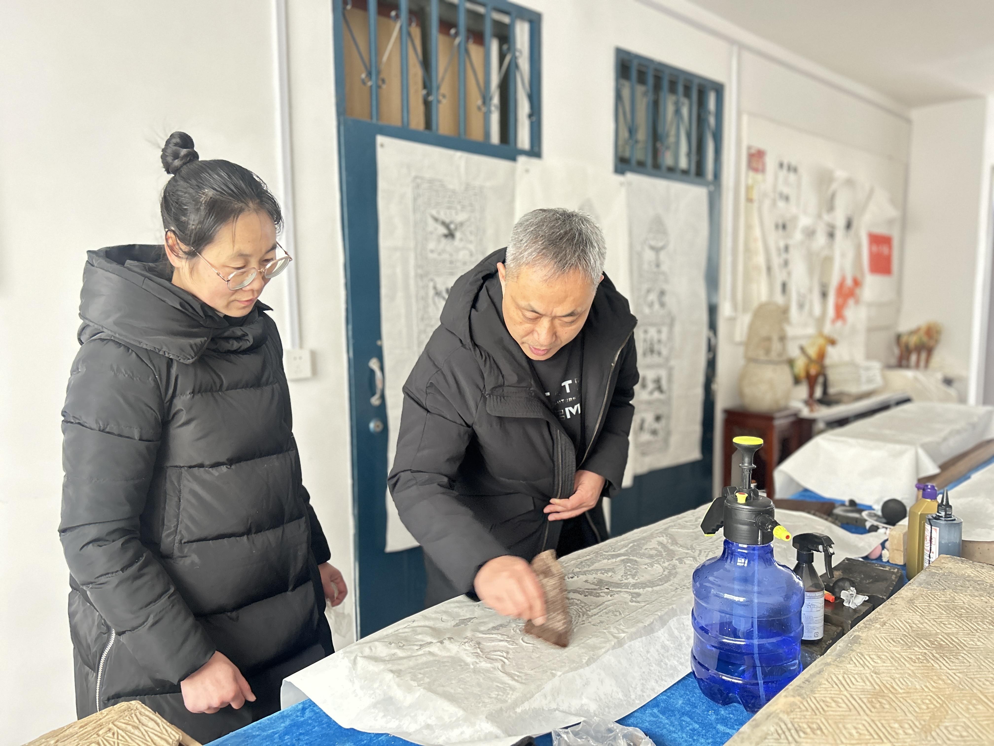 8版 李凱歌金石拓片：做文化傳承的接力者(2675512)-20250318083441.jpg