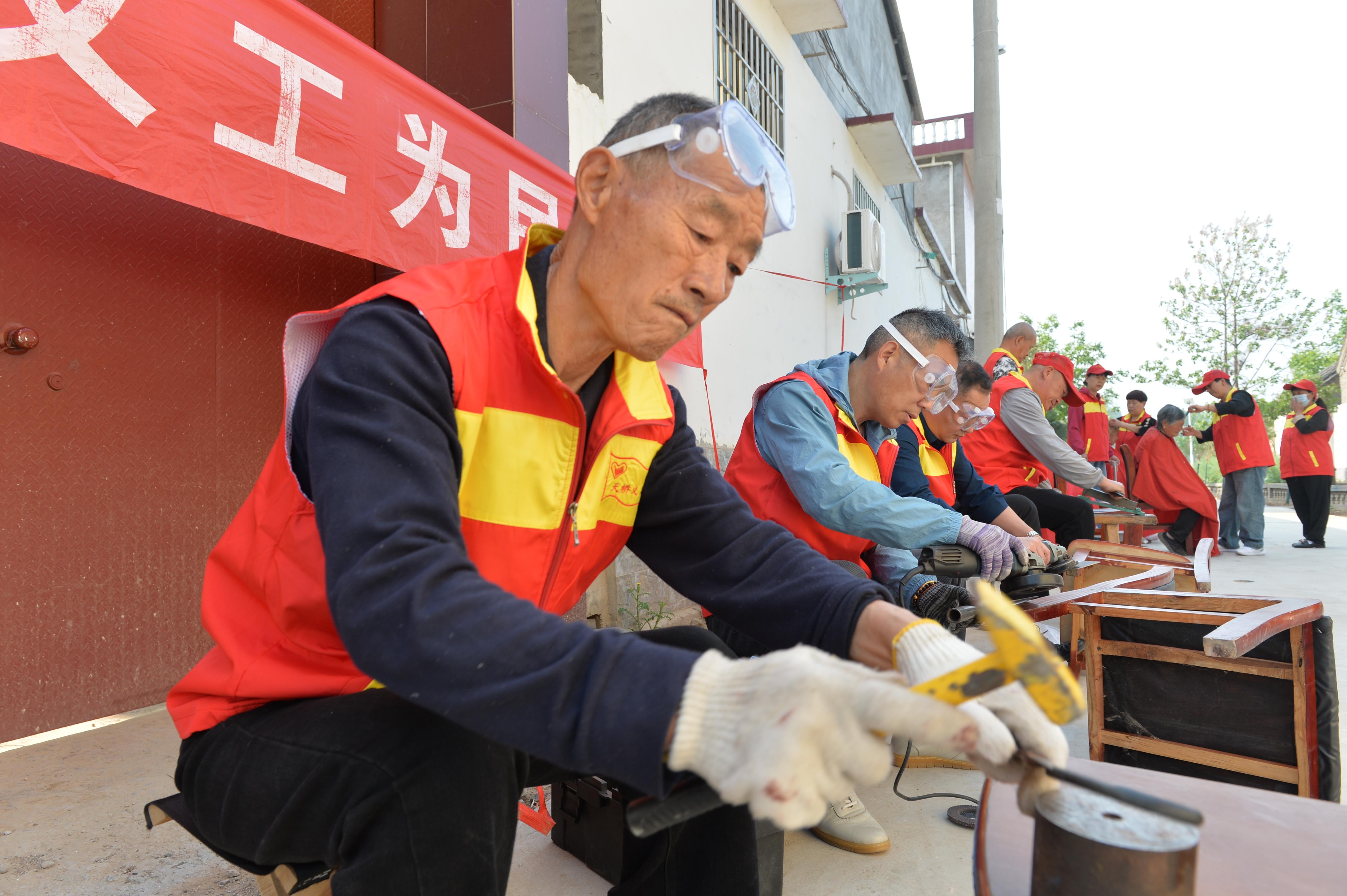 5——志愿红进乡村 爱心服务暖民心(分离(2714990)-20250421092550.jpg