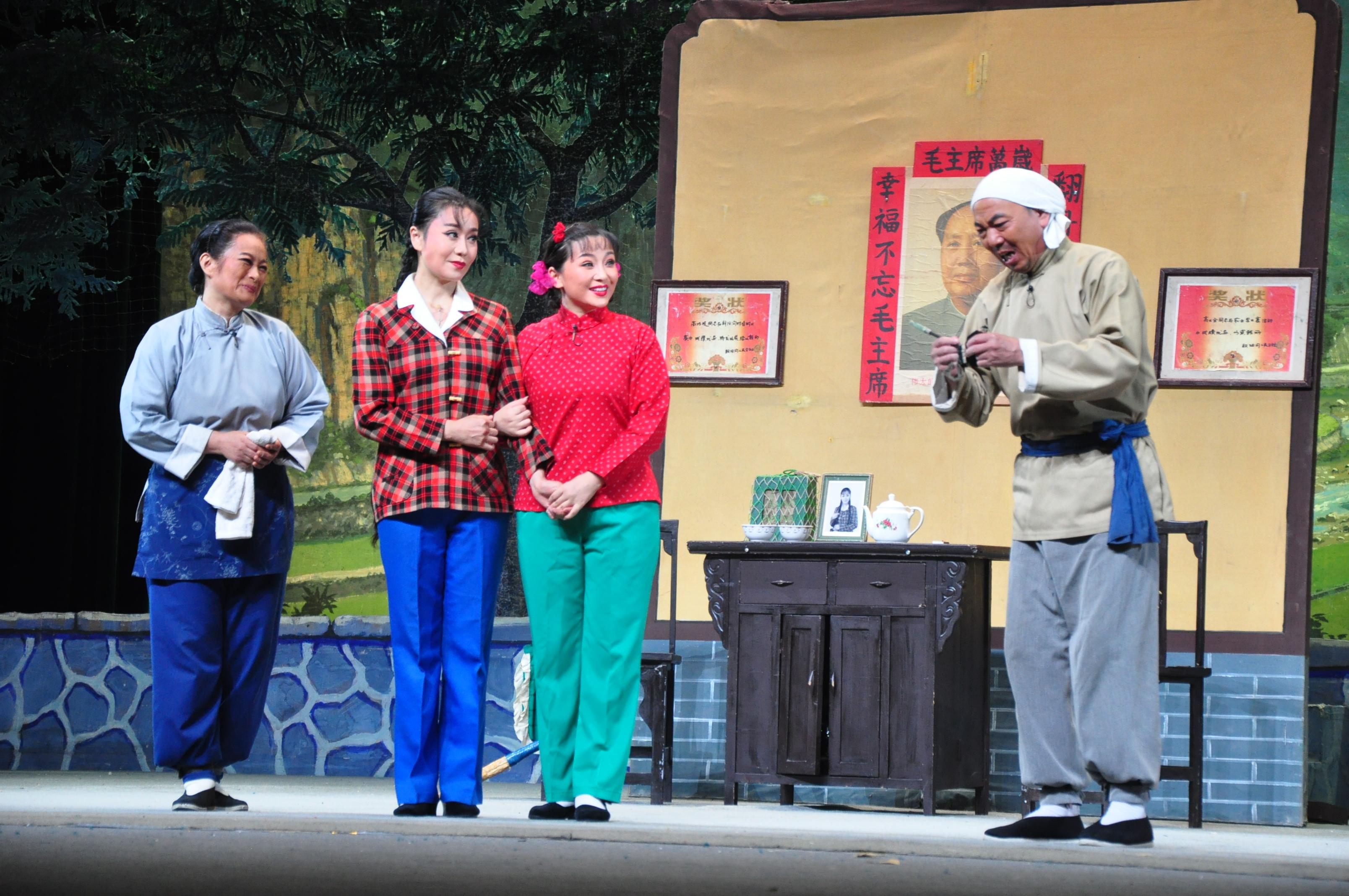 5版——四場經(jīng)典現(xiàn)代大戲受追捧(分離圖)(2786081)-20250620082658.jpg