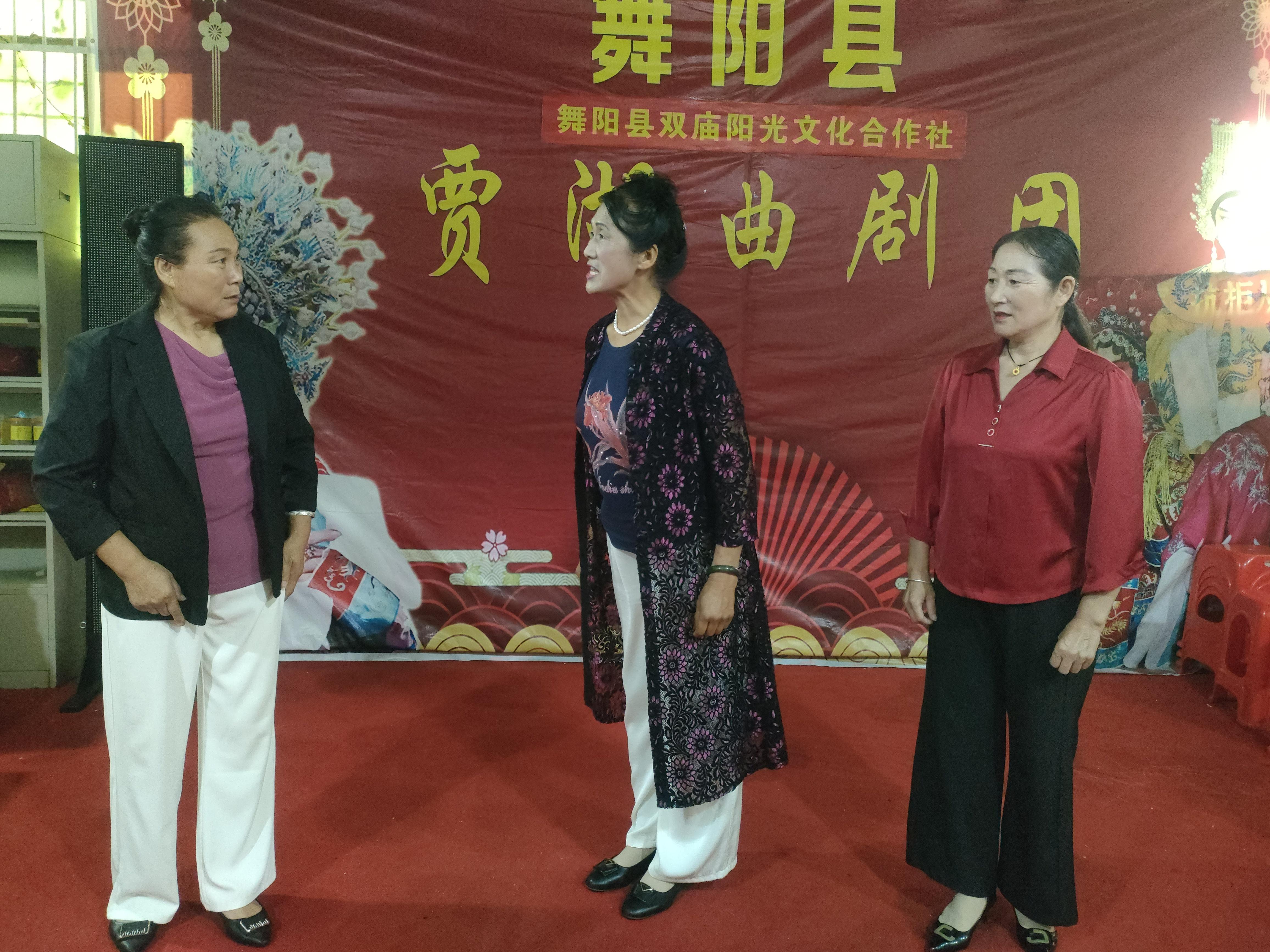 8——戲迷登臺獲大獎  民營劇團蹚新路((2884635)-20250915085211.jpg
