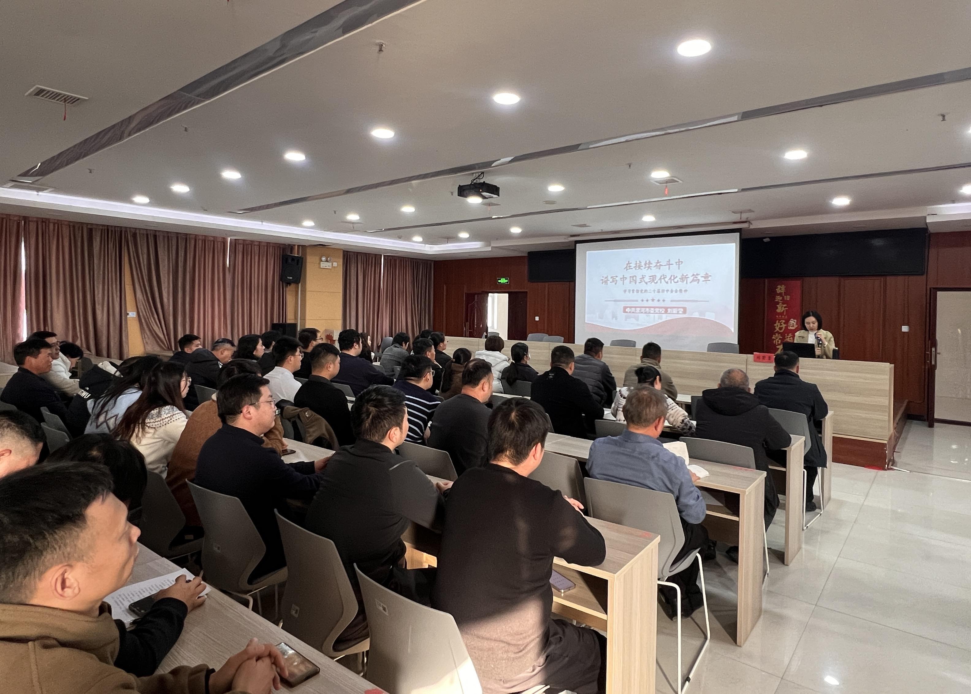 0903487190886783.jpg 70.jpg