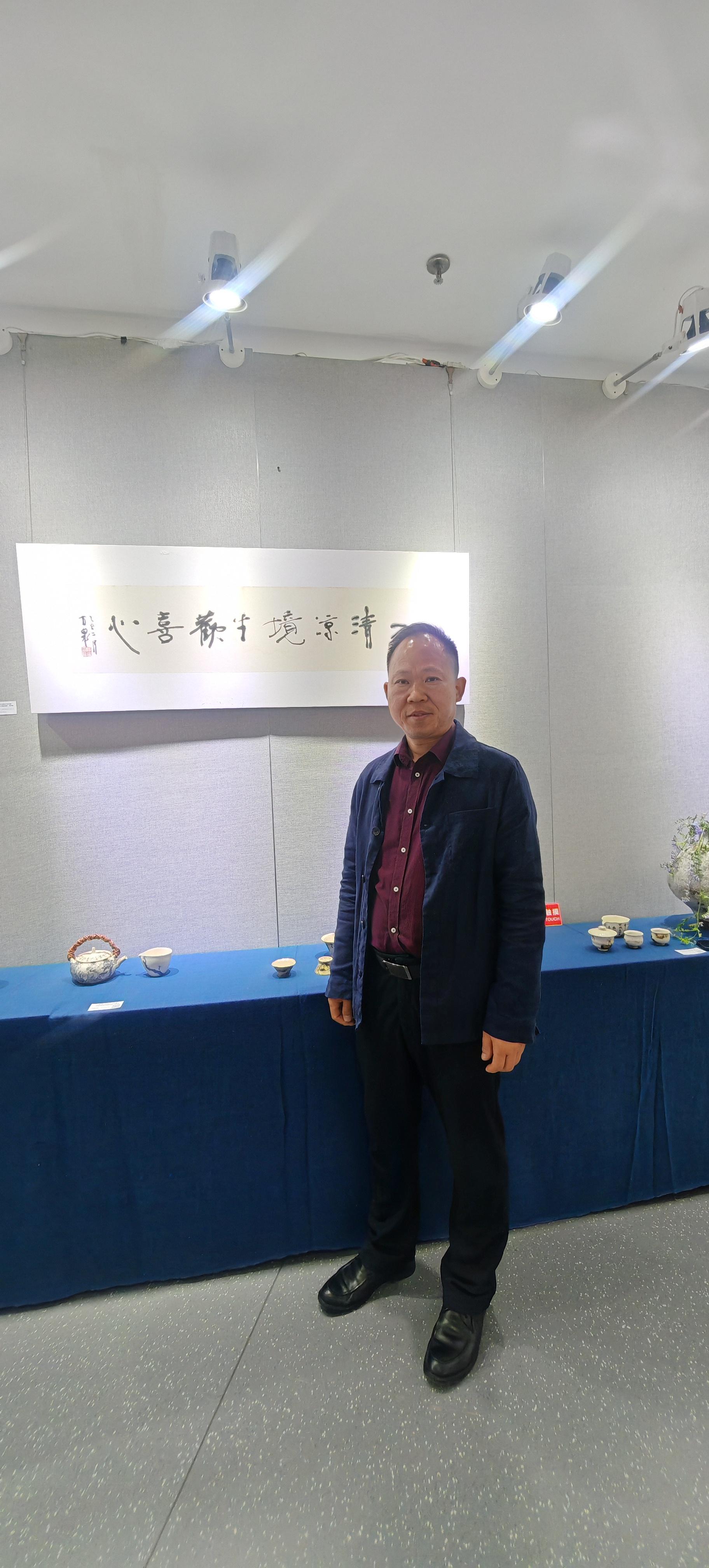 0833414039557902.jpg 墨韵融瓷绘初心 艺行沙澧谱华章——访书画(3122588)-20260413082817.jpg